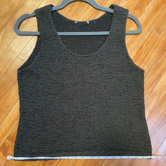 Sleeveless Knit Top - Picture 6 of 8